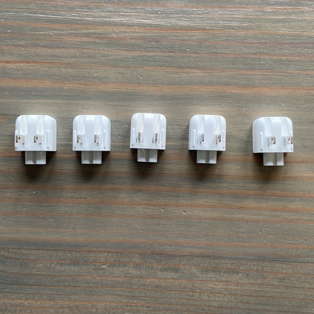 AC wall adapter or “duck head” (USA) - set of 5